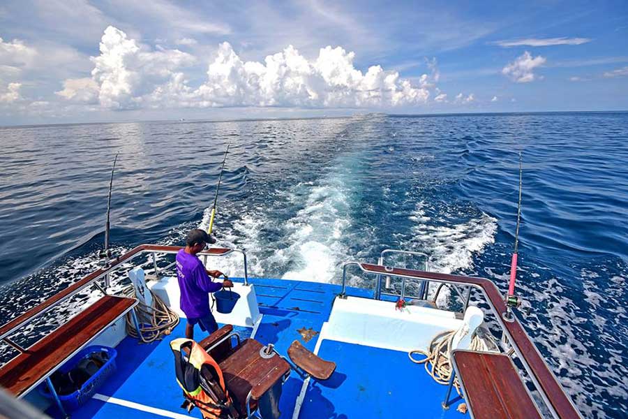บริการเช่าเรือเหมาลำตกปลา-กลางวัน-กลางคืน-ทรอลิ่ง-สปินนิ่ง-เที่ยวภูเก็ต-ราคาถูก-2