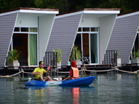 เที่ยว-เขื่อน-เชี่ยว-หลาน-แพ-ภูผาวารี-สุราษ-ราคา-โปรโมชั่น-3