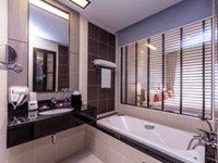 โรงแรม-ใน-ป่าตอง-ภูเก็ต-deevana-plaza-patong-phuket-permier-room-5