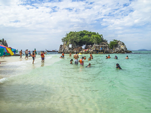 one-day-tour-phi-phi-khai-nok-island-ferry-boat-6