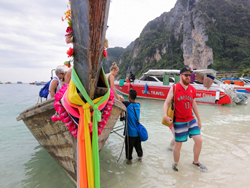 sawasdee-phi-phi-island-premium-catamaran-phuket-15