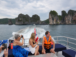 sawasdee-phi-phi-island-premium-catamaran-phuket-17