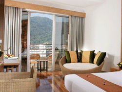 Phuket-Accommodation-The-Royal-Paradise-Patong-Hotel-Deluxe-2