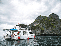 เกาะพีพี-อ่าวมาหยา-เกาะไม้ท่อน-ล่องเรือ-ชมพระอาทิตย์ตก-เรือ-คาตามารัน-8