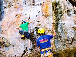 โปรแกรมกิจกรรมปีนผา-ณ-อ่าวไร่เลย์-Real-Rocks-Climbing-กระบี่-4