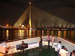 ดินเนอร์-ล่องเรือแม่น้ำเจ้าพระยา-เรือเจ้าพระยาครุยส์-เที่ยวกรุงเทพ-ราคาถูก-13
