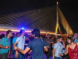 ดินเนอร์-ล่องเรือแม่น้ำเจ้าพระยา-เรือเจ้าพระยาครุยส์-เที่ยวกรุงเทพ-ราคาถูก-9