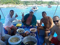 ทัวร์วันเดย์ทริป-ตกปลาใหญ่-เกาะราชาใหญ่-เรือตกปลา-เที่ยวภูเก็ต-ราคาถูก-5