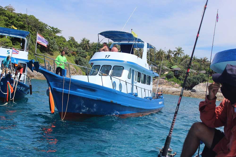 ทัวร์วันเดย์ทริป-ตกปลาใหญ่-เกาะราชาใหญ่-เรือตกปลา-เที่ยวภูเก็ต-ราคาถูก