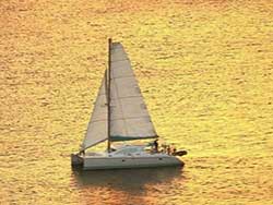 บริการเช่า-เหมาลำเรือคาตามารัน-เที่ยวภูเก็ต-กระบี่-พังงา-ราคาถูก