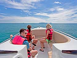 บริการเช่าเรือเร็ว-เหมาลำเรือคาตามารัน-เที่ยวภูเก็ต-กระบี่-พังงา-ราคาถูก-3