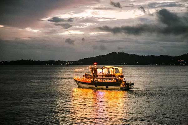 ทัวร์ล่องเรือชมประวัติศาสตร์-ไทม์แมชชีน-ดินเนอร์-เที่ยวระนอง-ราคาถูก-17