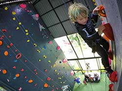 ปีนผาจำลอง-ภูเก็ต-Rebel-Rock-Climbing-Phuket-2