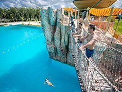 ปีนผาจำลอง-สวนน้ำ-บลูทรี