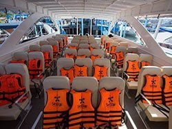 ที่นั่ง-เรือคาตามารัน-ทัวร์-เกาะรอก