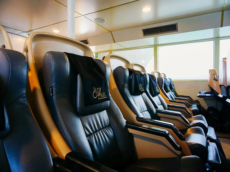 เรือเฟอร์รี่-โดยสาร-พรี่เมี่ยม-luxury-ภูเก็ต-กระบี่-ที่นั่ง-gold-seat