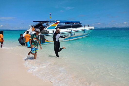 เรือสปีดโบ๊ททัวร์-กระบี่-4-เกาะ-ปอดะ-ไก่-ถ้ำพระนาง-ทะเลแหวก-3