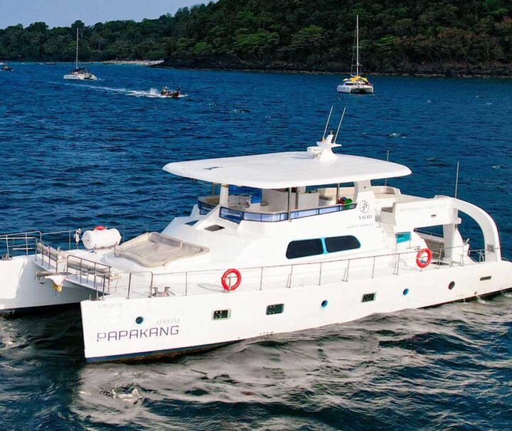 ภูเก็ต-เช่าเรือมอเตอร์ยอร์ช-สุดหรู-2-ชั้น-เรือปาร์ตี้