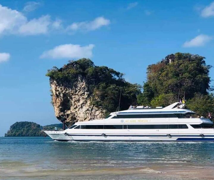 เรือใหญ่-เรือโดยสาร-ข้ามฟาก-กระบี่-อ่าวนาง-เกาะพีพี