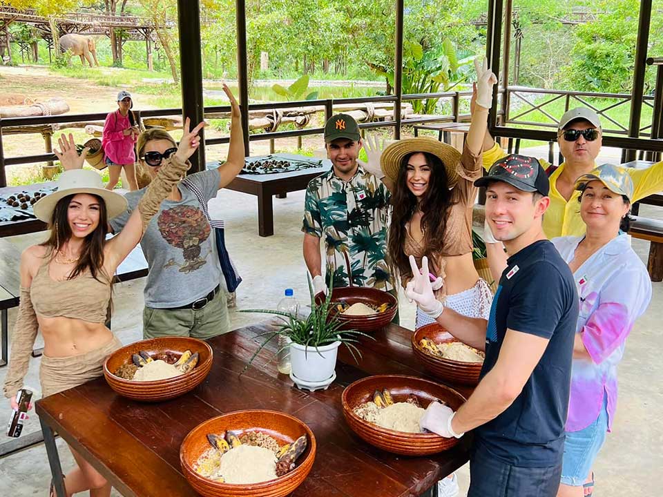 ทำอาหารให้ช้าง-ดูช้างอาบน้ำ-ถ่ายรูปช้าง-อาณาจักรช้าง-เกาะสมุย-3