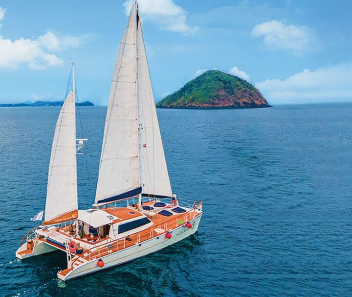 ภูเก็ต-เช่าเรือยอร์ช-สุดหรู-เรือใบคาตามารัน-ลำใหญ่--White-Marlin-5
