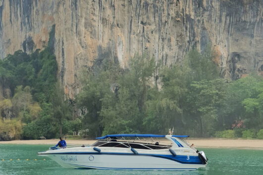 กระบี่ Early Bird ทัวร์รุ่งเช้า เกาะพีพี-เกาะไผ่ + 4 เกาะ เรือสปีดโบ๊ท