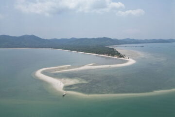 ทัวร์รอบเกาะยาวใหญ่-แหลมหาด-ให้อาหาร-อาบน้ำช้าง-Elephant-Care