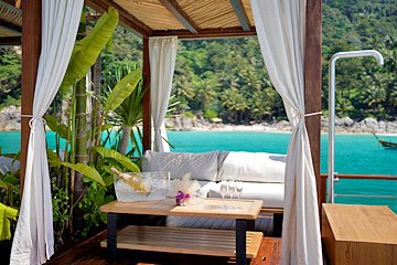yona-beach-club-small-cabana