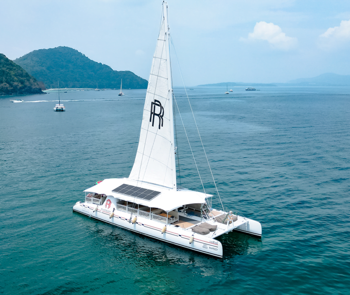 ล่องเรือปาร์ตี้โฟม-Rhapsody-DJ-เกาะเฮ-เกาะราชา-เรือยอร์ช-catamaran