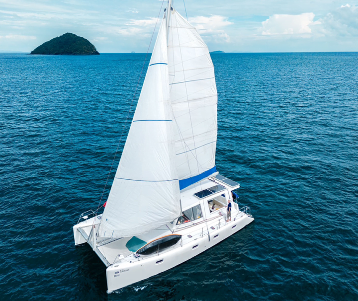 แพคเกจทัวร์-พรีเมี่ยม-เกาะเฮ-เกาะราชา-เรือใบคาตามารัน-sunset