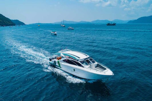 เหมาลำเรือสปีดโบ๊ท-3-เครื่อง-ทั่วเกาะ-ภูเก็ต-Private-Speedboat